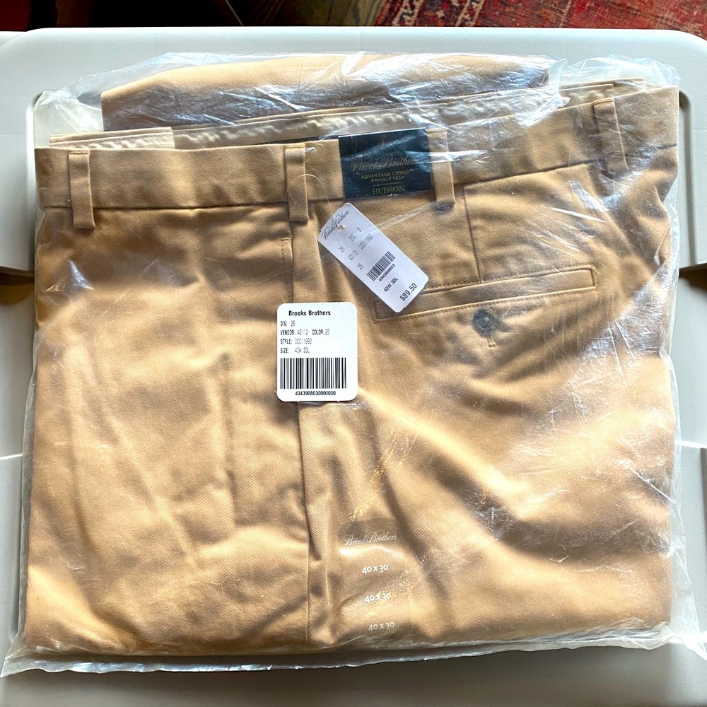 BROOKS BROTHERS HUDSON ADVANTAGE CHINOS. NWT. SIZE 40/30.